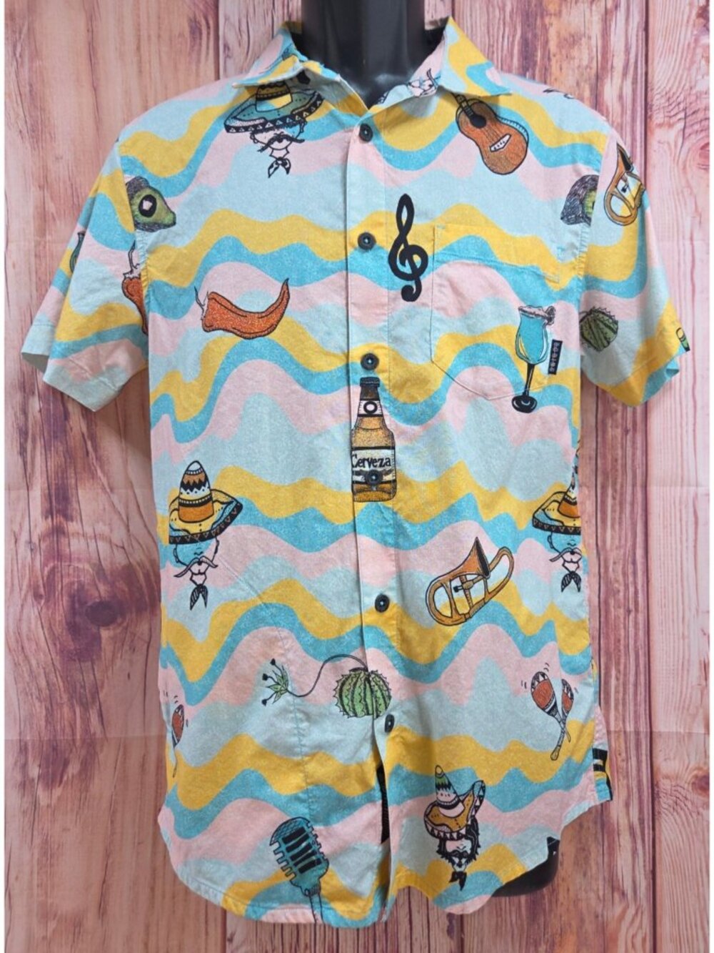 Baja Llama Mens Colorful Short Sleeve Shirt Small Music & Fiesta Print